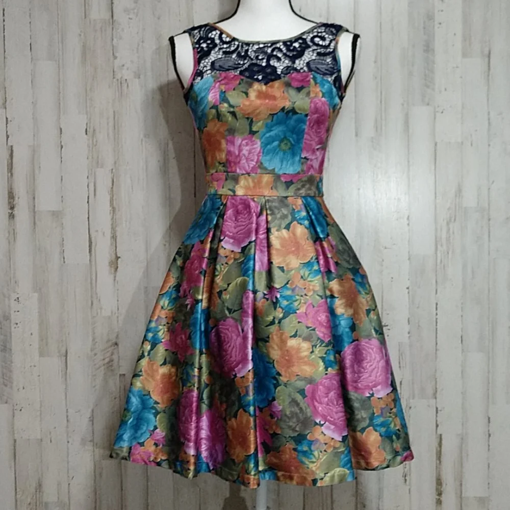 Tatyana Navy Floral Dress with Crocheted N… - Picture 1 of 11